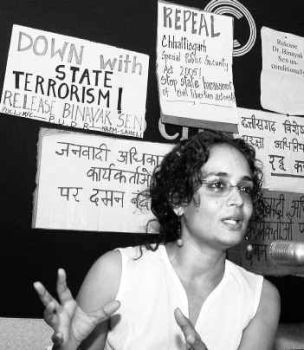 Arundhati Roy: “Hepimiz İşgalciyiz” Arundhati Roy: “Hepimiz İşgalciyiz”