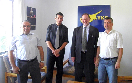 Avustralya Yüksek Komiseri Trevor Peacock’un YKP’ye ziyaret etti Avustralya Yüksek Komiseri Trevor Peacock’un YKP’ye ziyaret etti